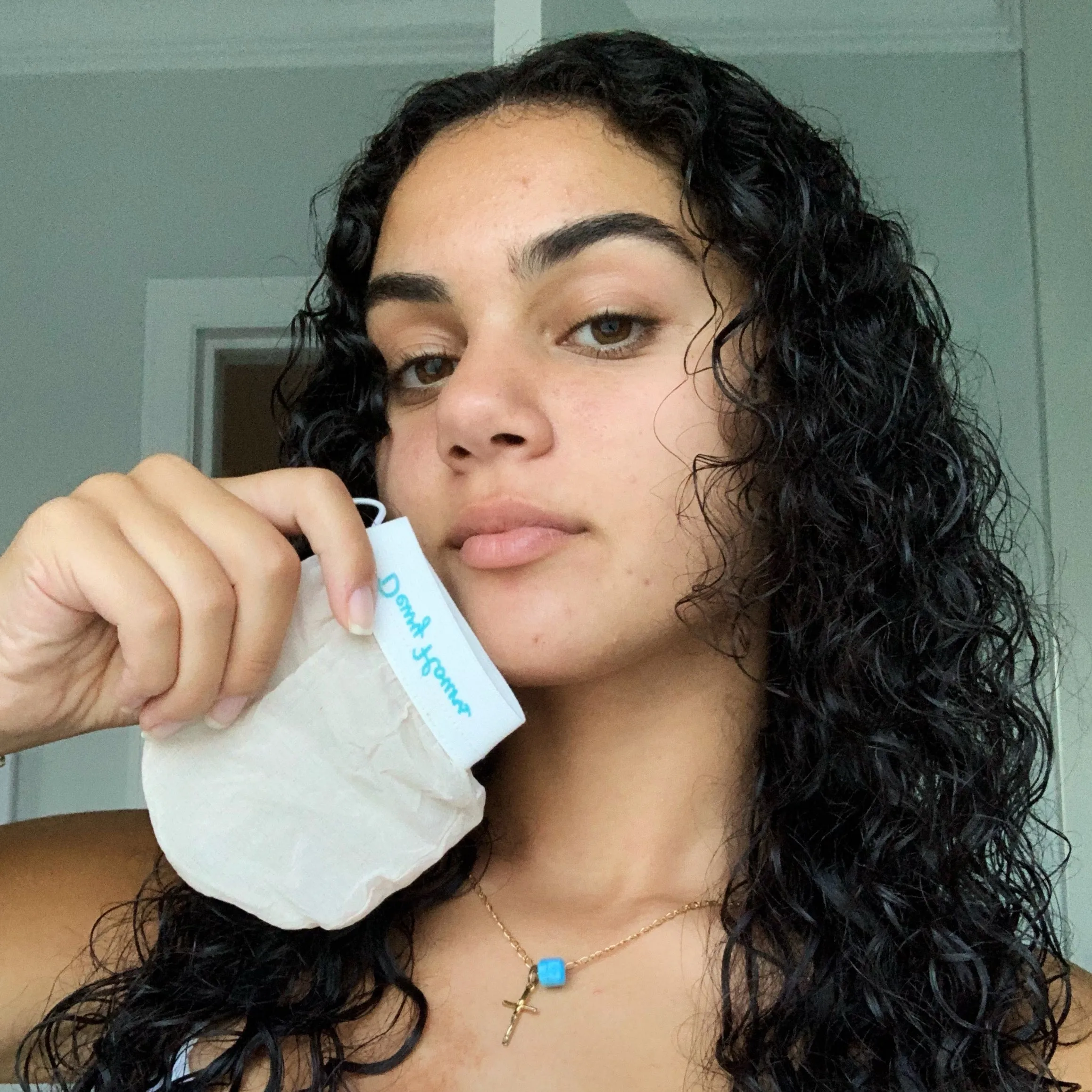 Exfoliating Silk Face Glove