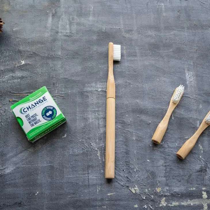 Refillable Bamboo Toothbrush (Canada only) | 2 Refills